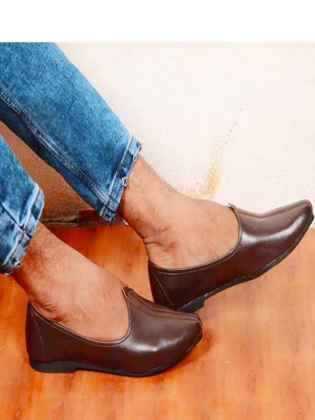 KRITARTH Men Brown Solid Mojari