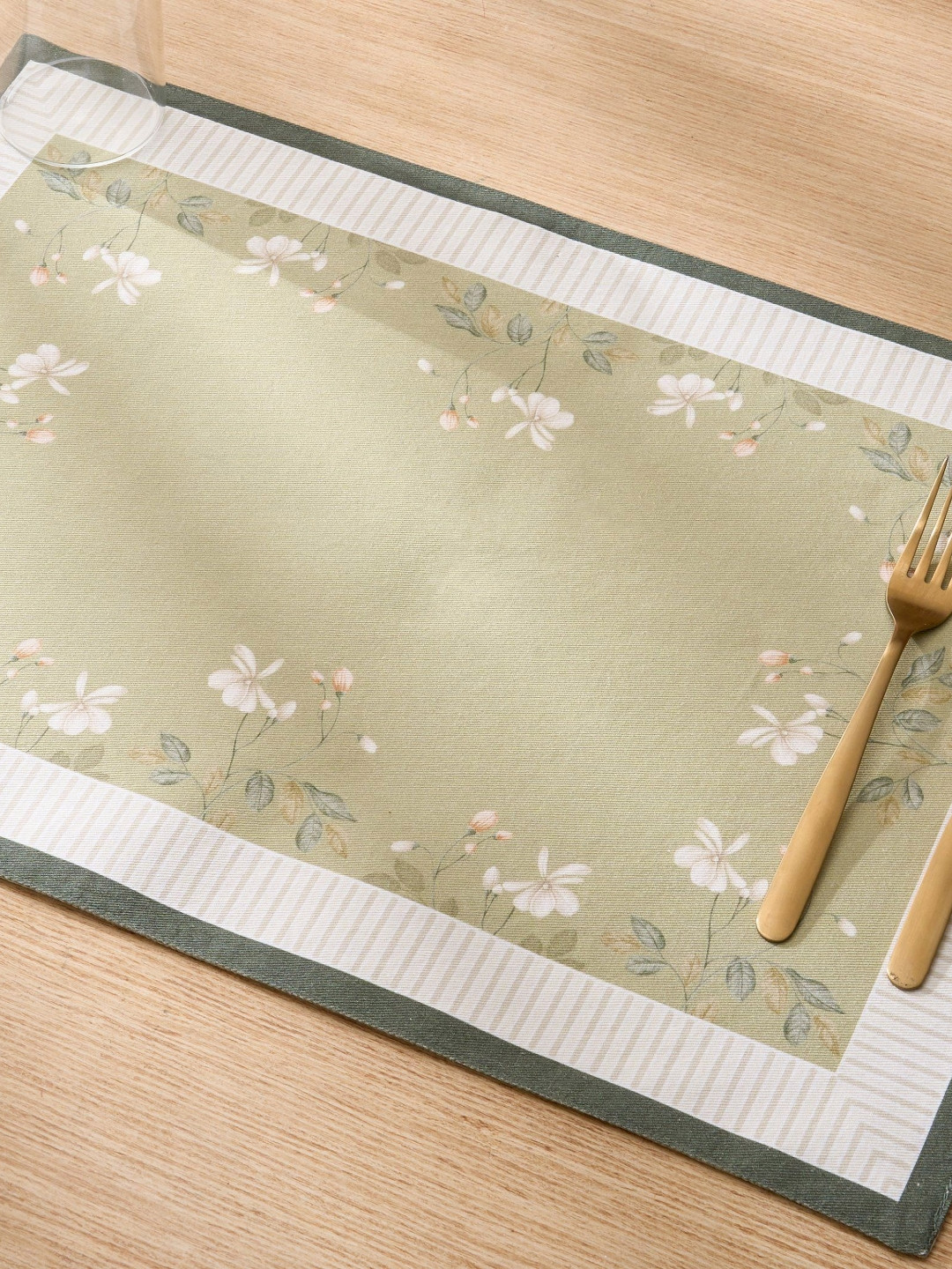 Home Centre Drake Botanica Cotton Green & White Printed ReversiblePlacemat
