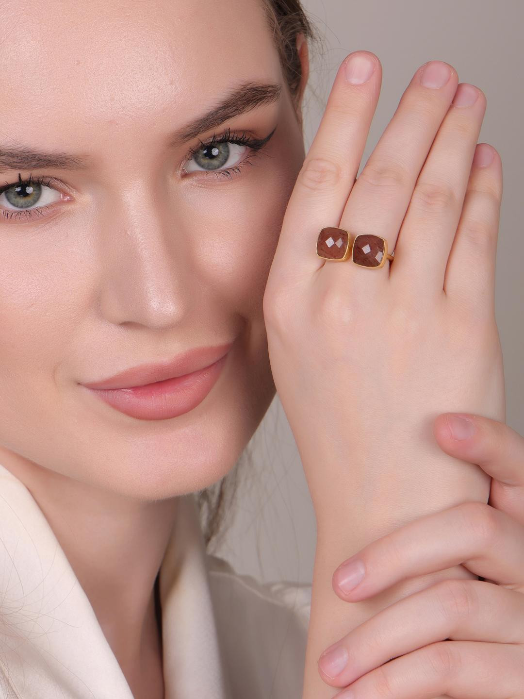 Dua Brown Brass Quartz Finger Ring