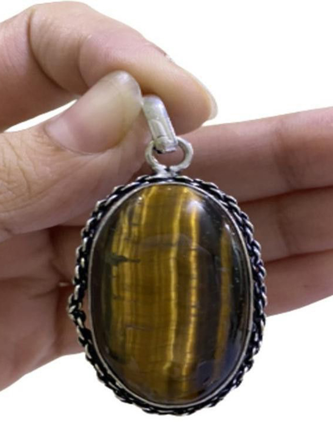 GenZcomplex Oval Shaped Pendant