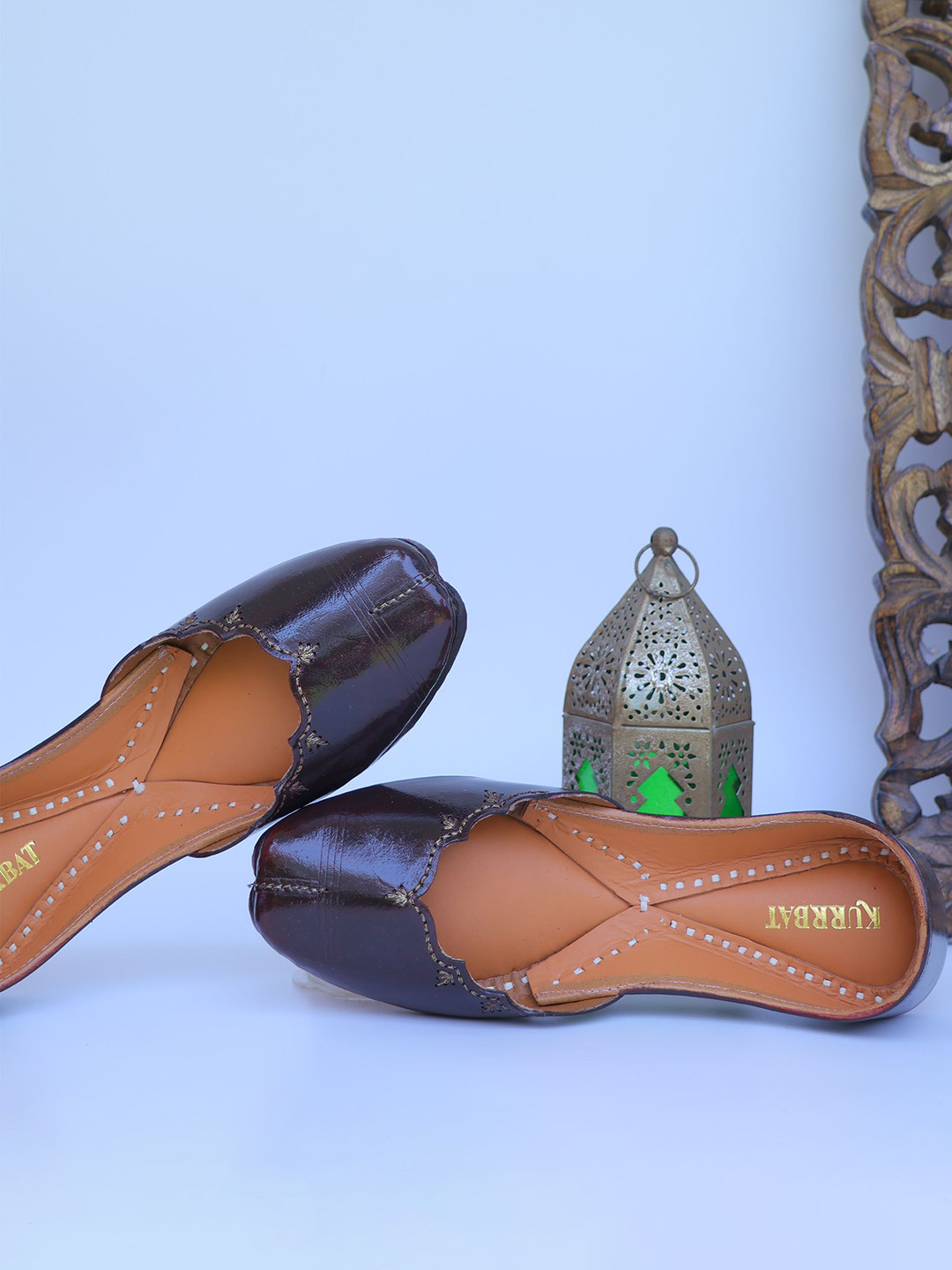 Kurrbat Cocoa Women Woven Design Leather Mojaris