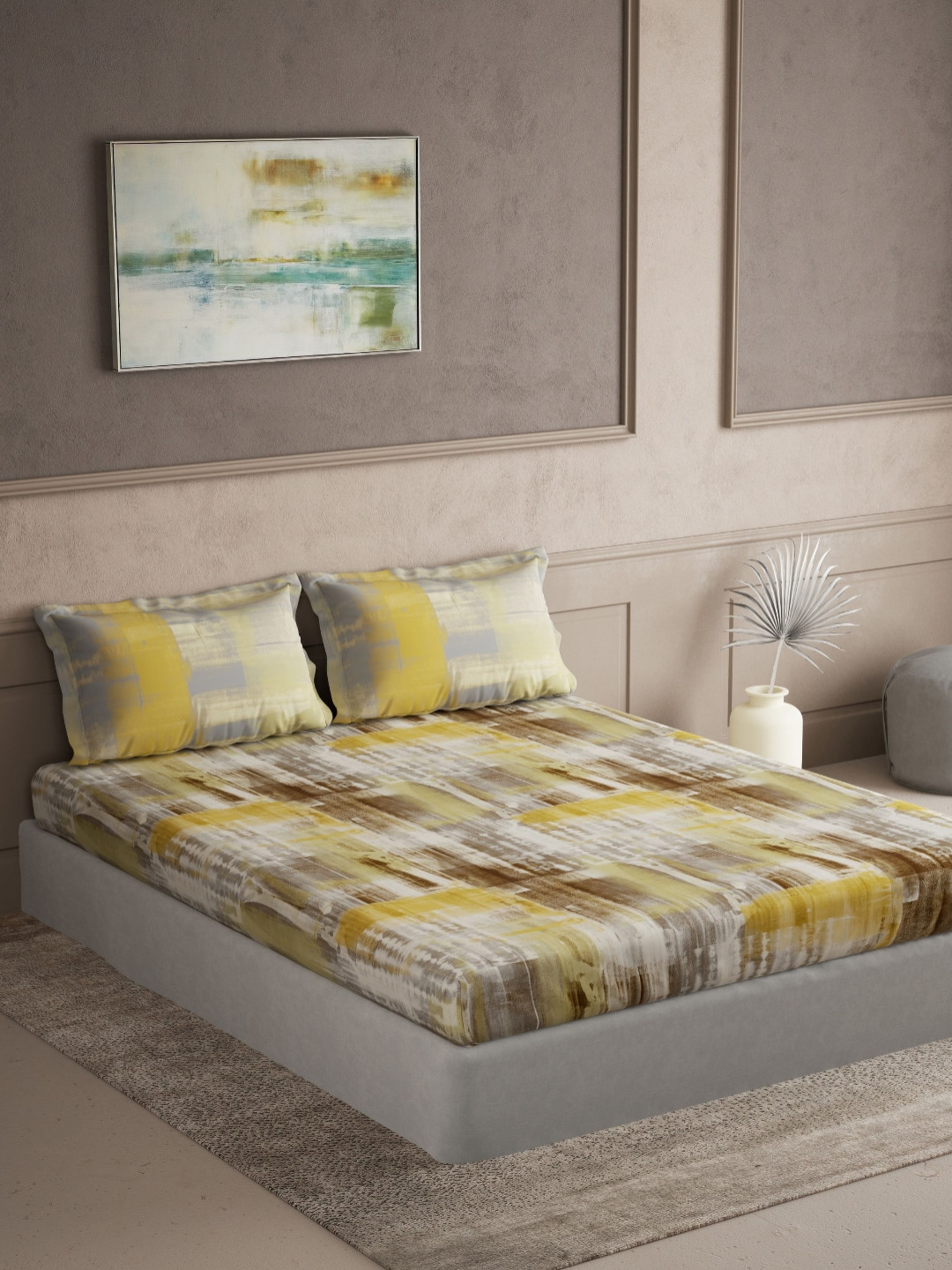 DDecor Yellow & White Printed 144 TC King Bedsheet with 2 Pillow Covers