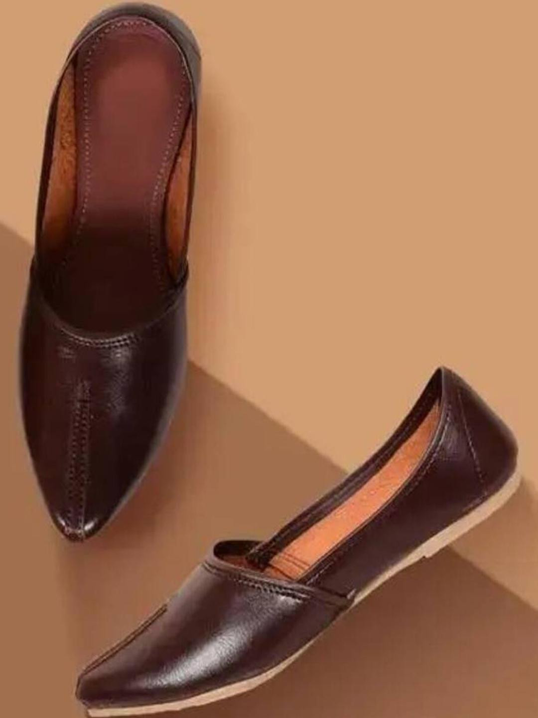 KRITARTH Men Textured Mojaris