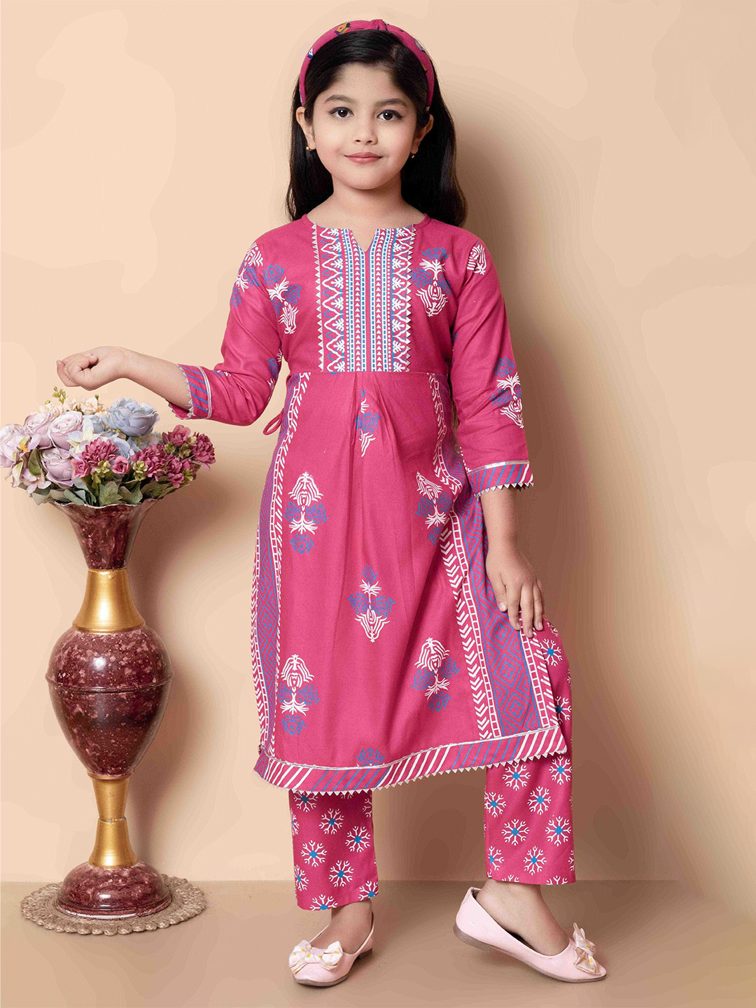 BARKAT DESIGNING PLANET Girls Floral Printed Empire Notch Neck Straight Kurta With Palazzo