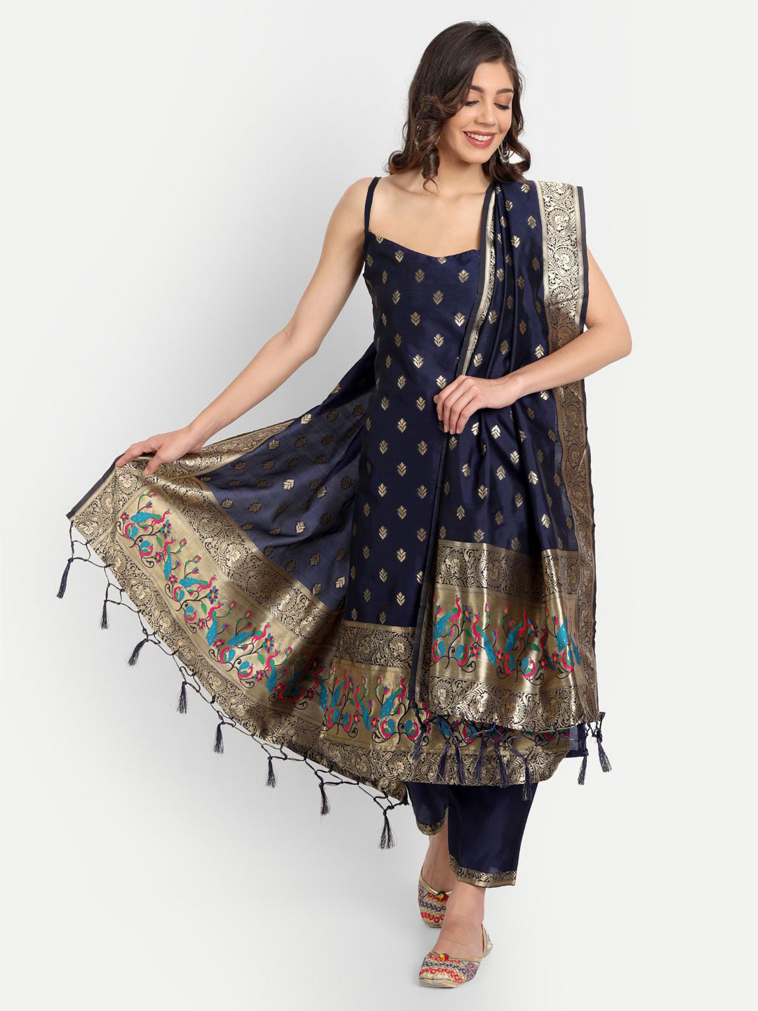 VredeVogel Women Woven Design Kurta with Trousers & Dupatta