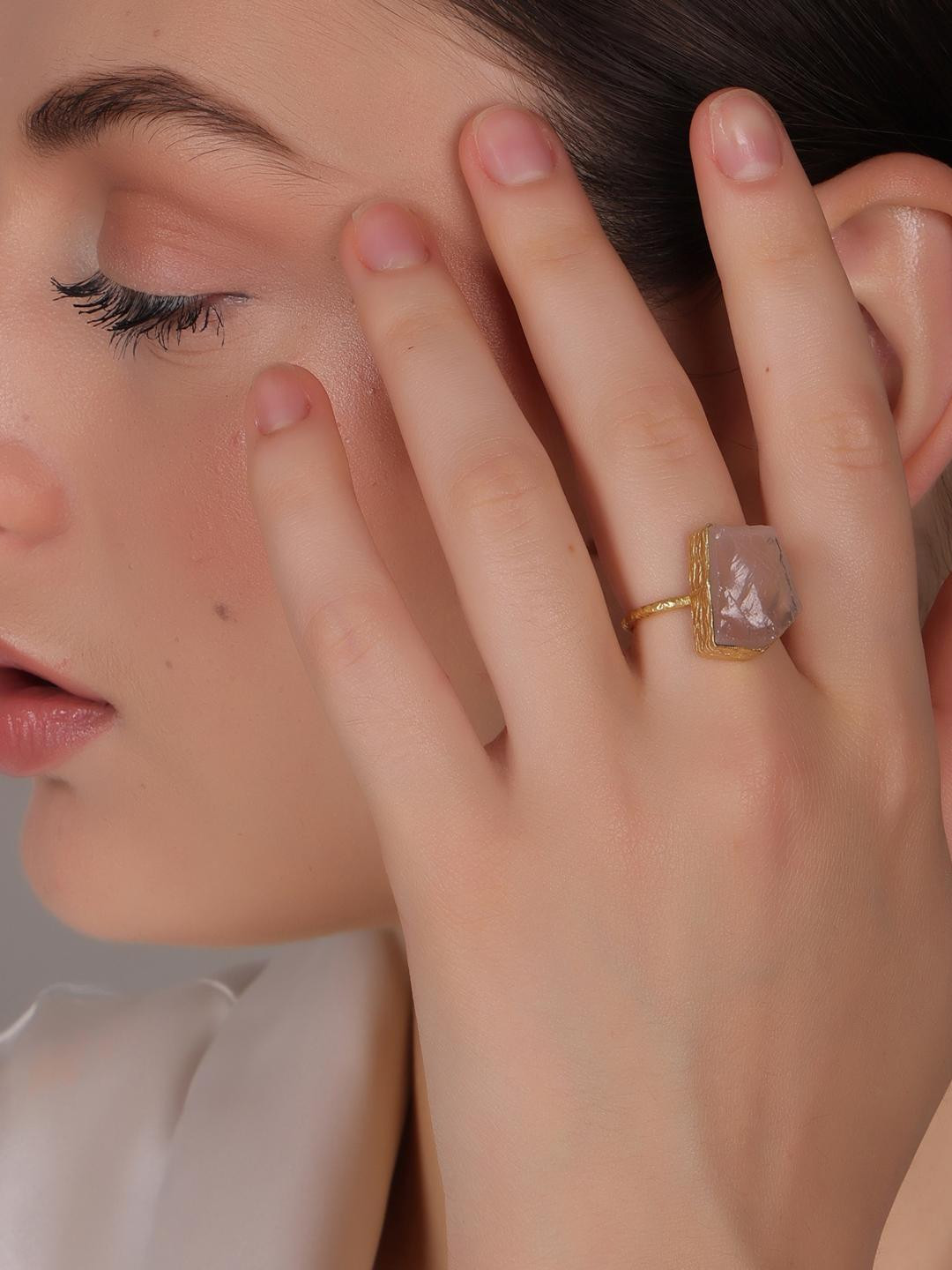 Dua Pink Gold Pleated Pink Quartz Finger Ring