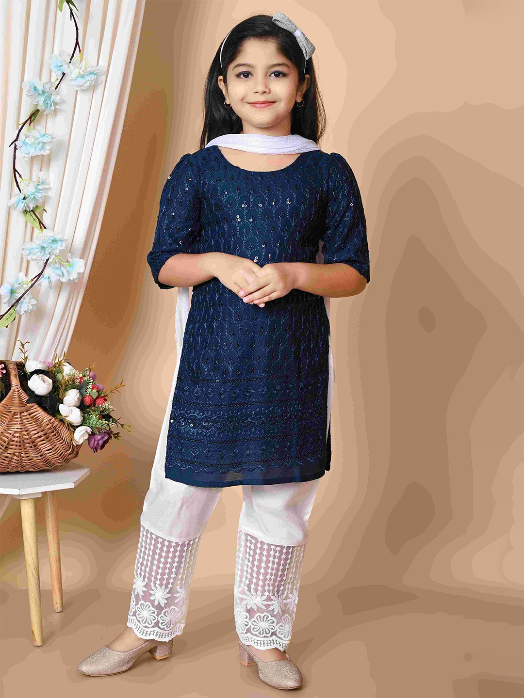 BARKAT DESIGNING PLANET Girls Solid Embroidered Straight Kurta Trousers With Dupatta