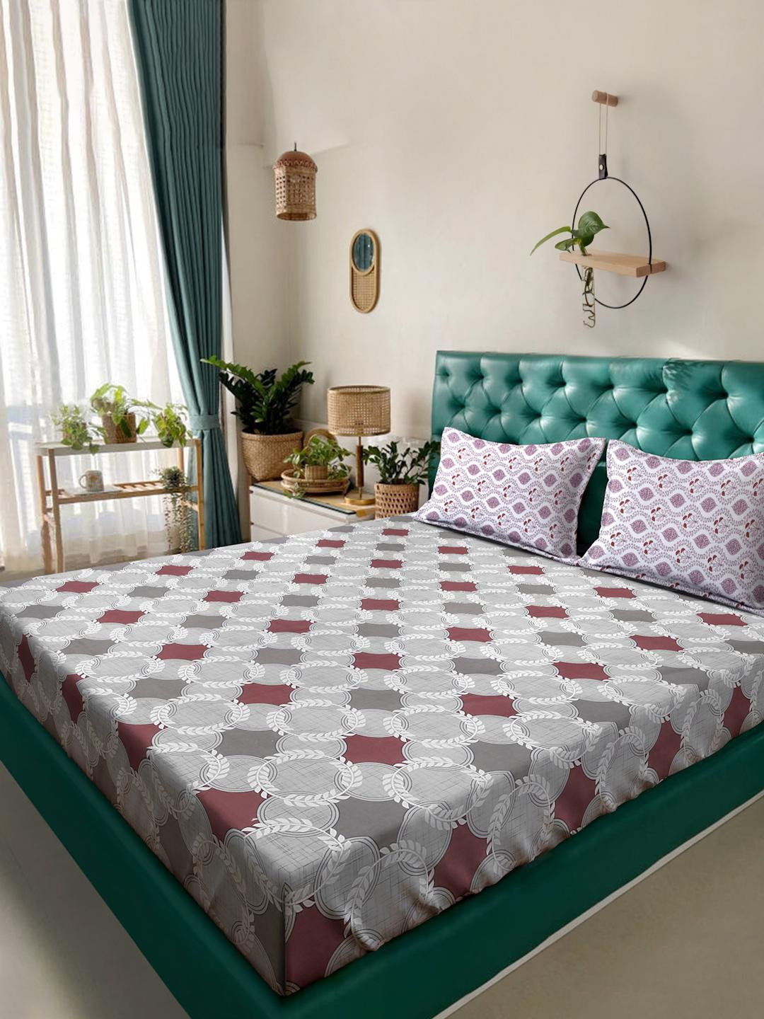 KLOTTHE Grey & Burgundy Geometric 400 TC King Bedsheet with 2 Pillow Covers