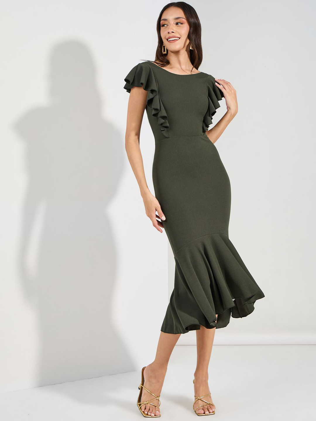 Styli Women Solid Bodycon Flutter Sleeve Bodycon Midi Dress