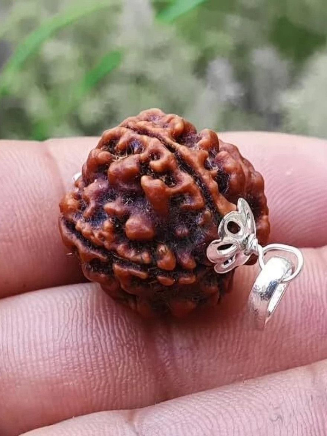 GenZcomplex Silver Pleated Loop hole 4 Mukhi Rudraksha Pendant