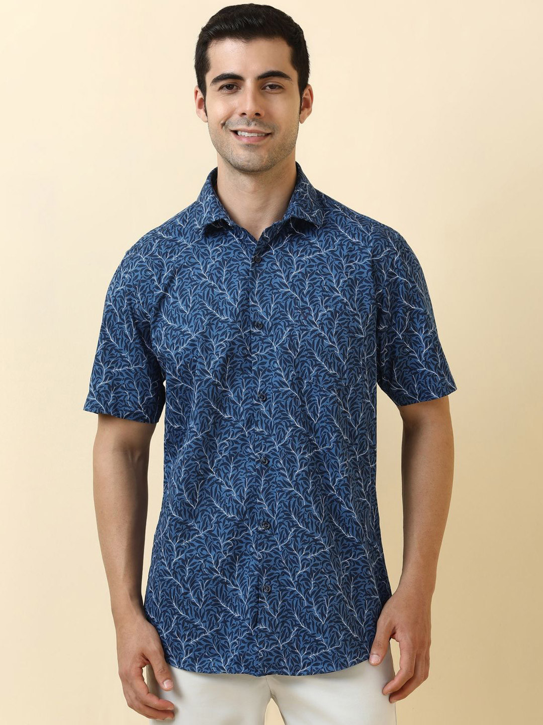 Allen Solly Slim Fit Leaf Printed Short Sleeves Pure Cotton Casual Shirt