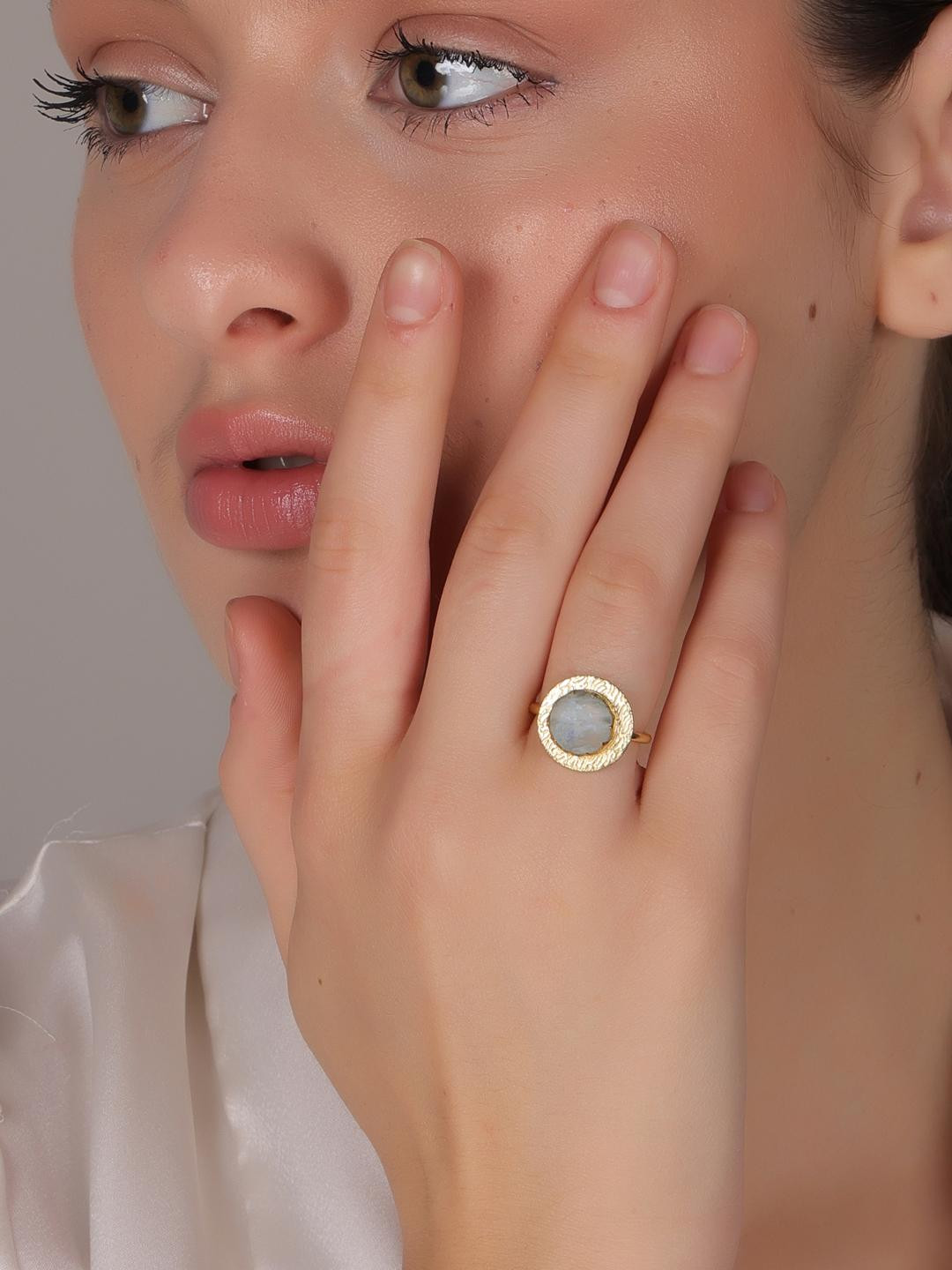 Dua White Brass Gold-Plated Finger Ring