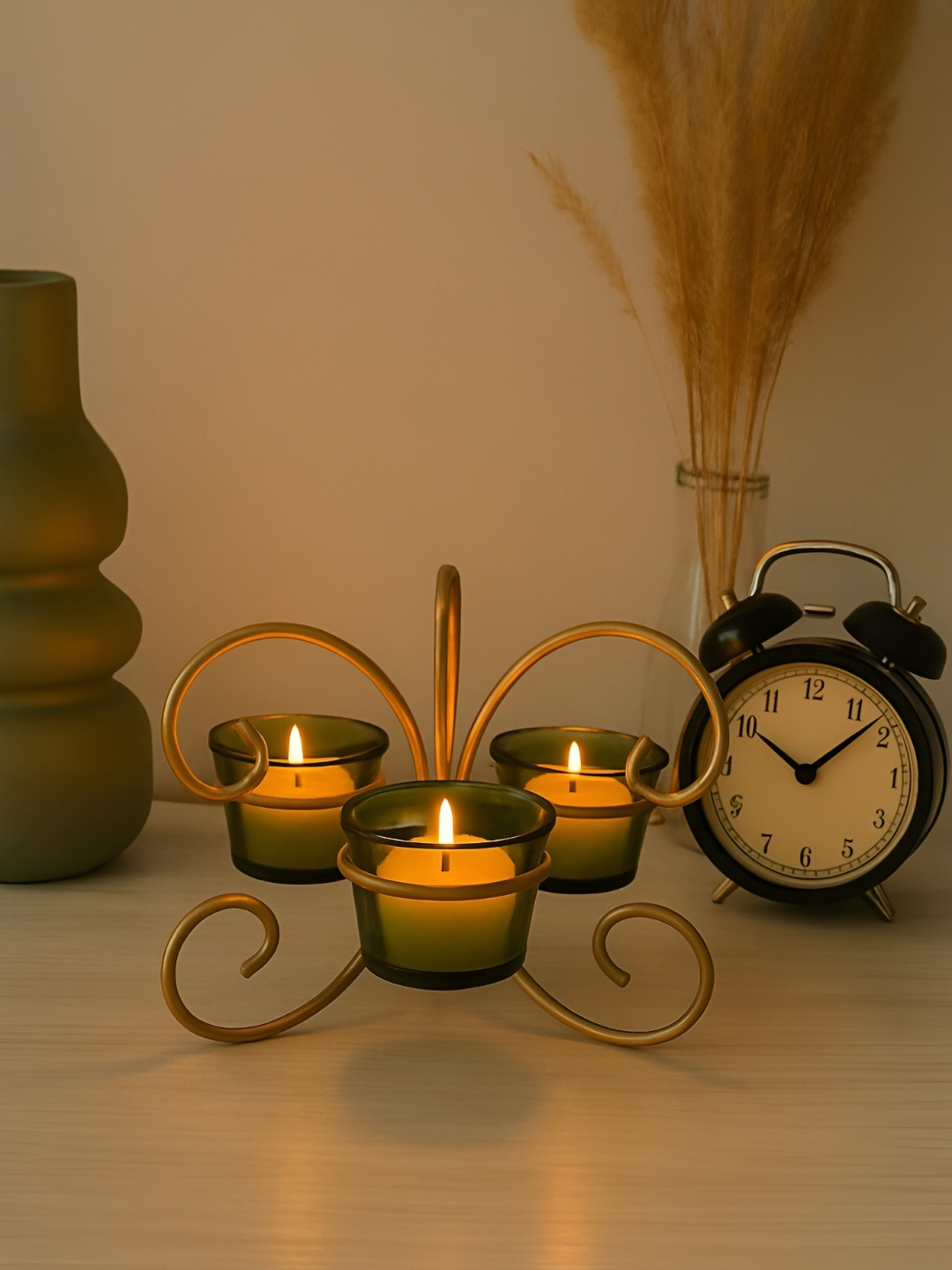 GLOBALLY INDIAN Green & Gold-Toned Candle Holder