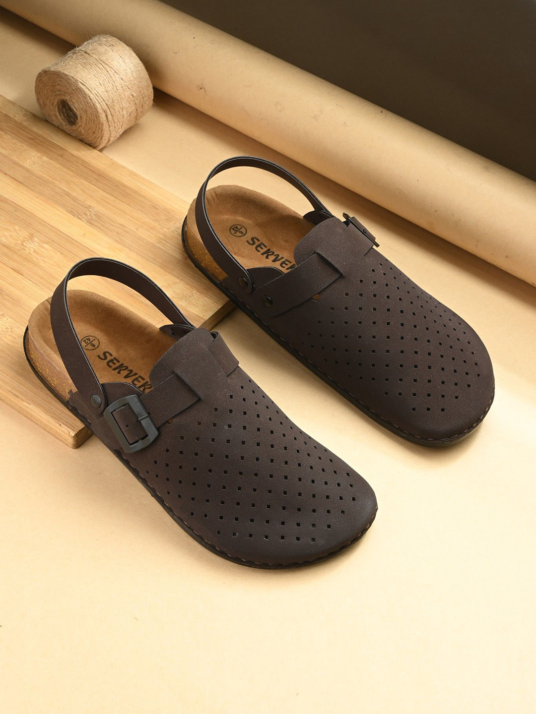 SERVER Men Buckle Perfotations Clogs