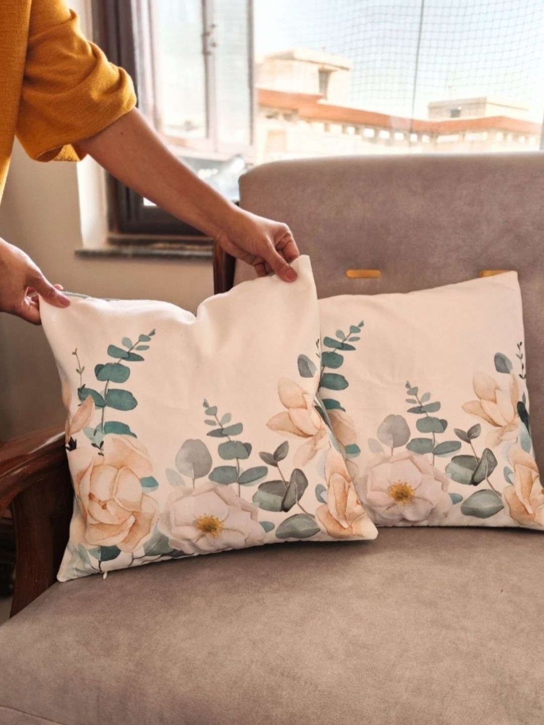 Akira Furnishings White & Grey 5 Pcs Floral Square Cushion Covers