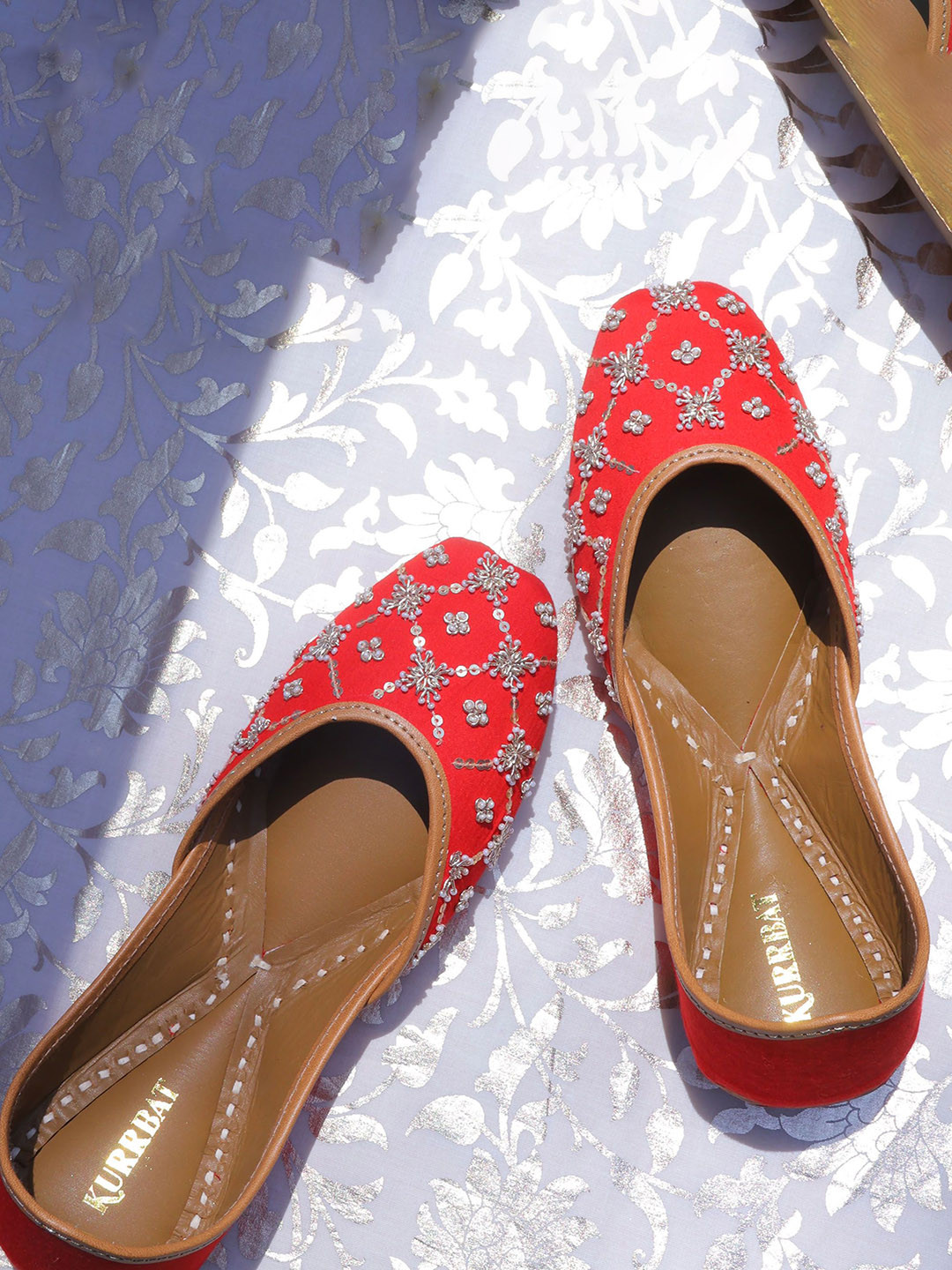 Kurrbat Jalsa Women Woven Design Mojaris