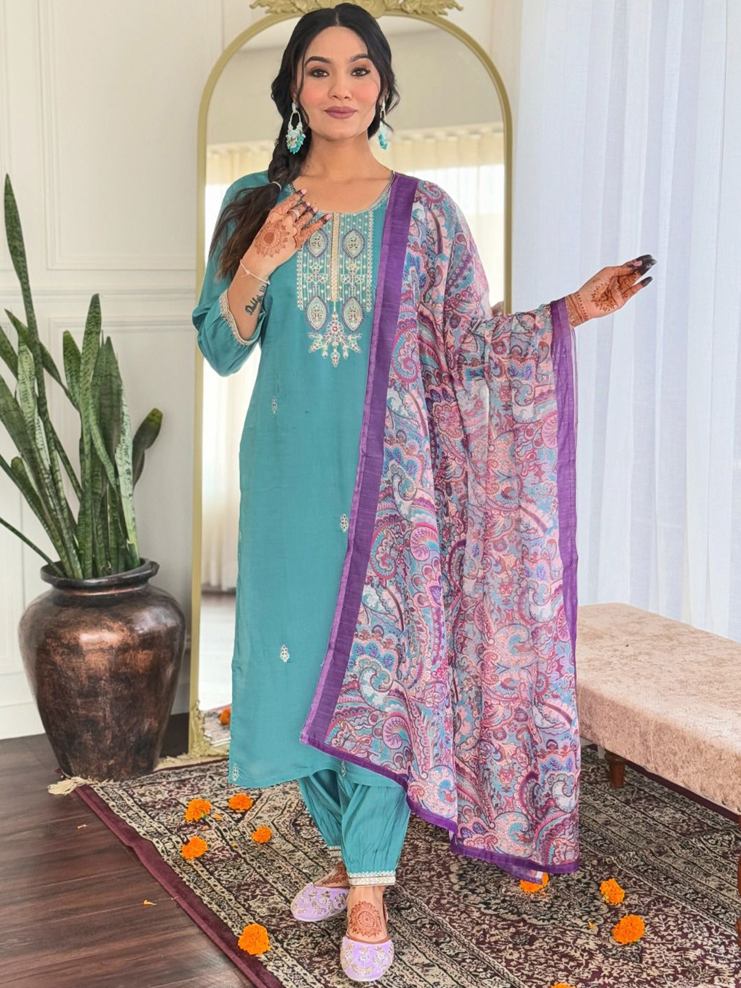 RUNAYA NX Floral Embroidered Thread Work Chanderi Silk Kurta wWth Salwar And Dupatta