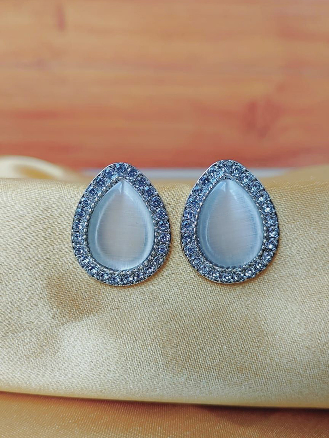 LVISHI Gold-Plated Zircon Studded Teardrop Shaped Studs