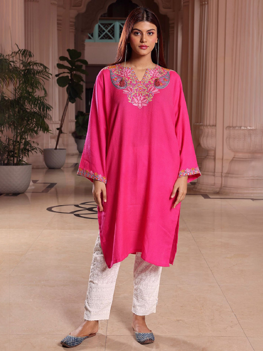 URZUV Women Embroidered Handloom Woollen Kurta