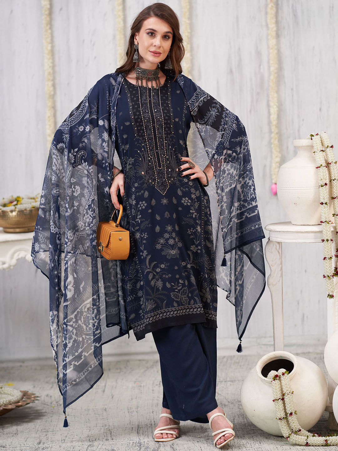 OEQUAL Women Floral Printed Regular Kurta with Palazzos & With Dupatta