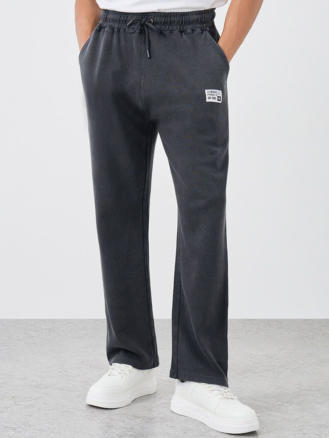 Styli Men Badge Acid Wash Oversize Waffle Jogger