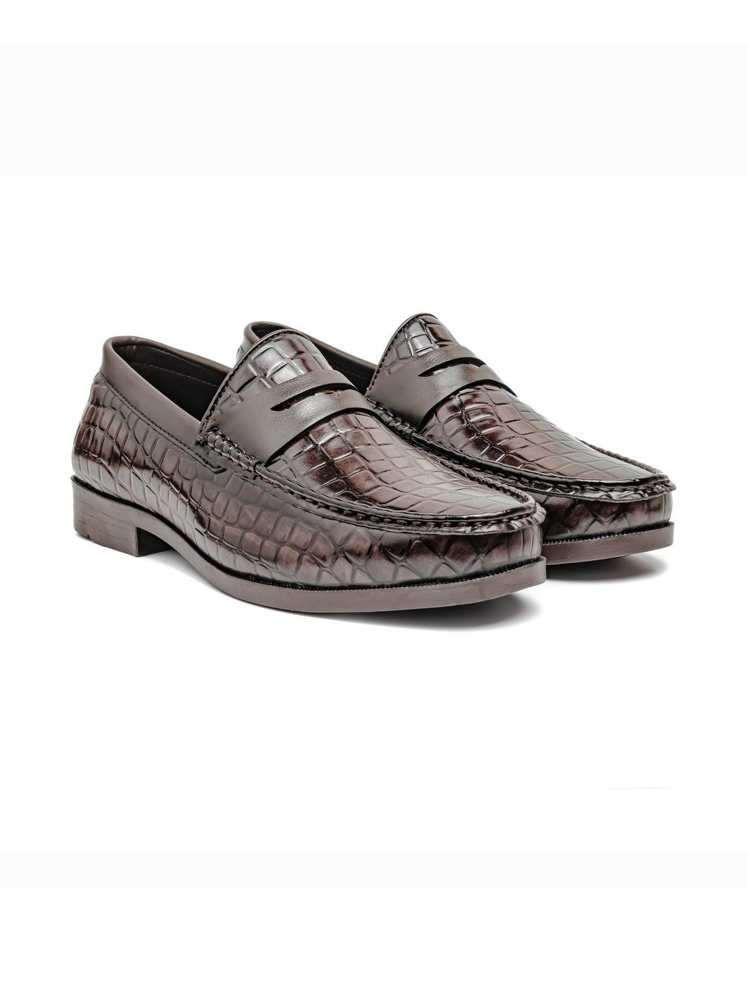 Bold Bunny Men Textured Leather Loafers