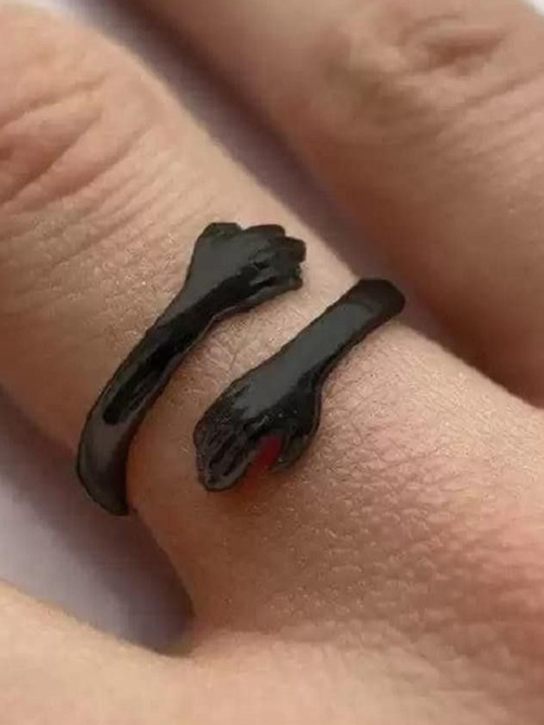 Ringzinnie Hug Shape Finger Ring