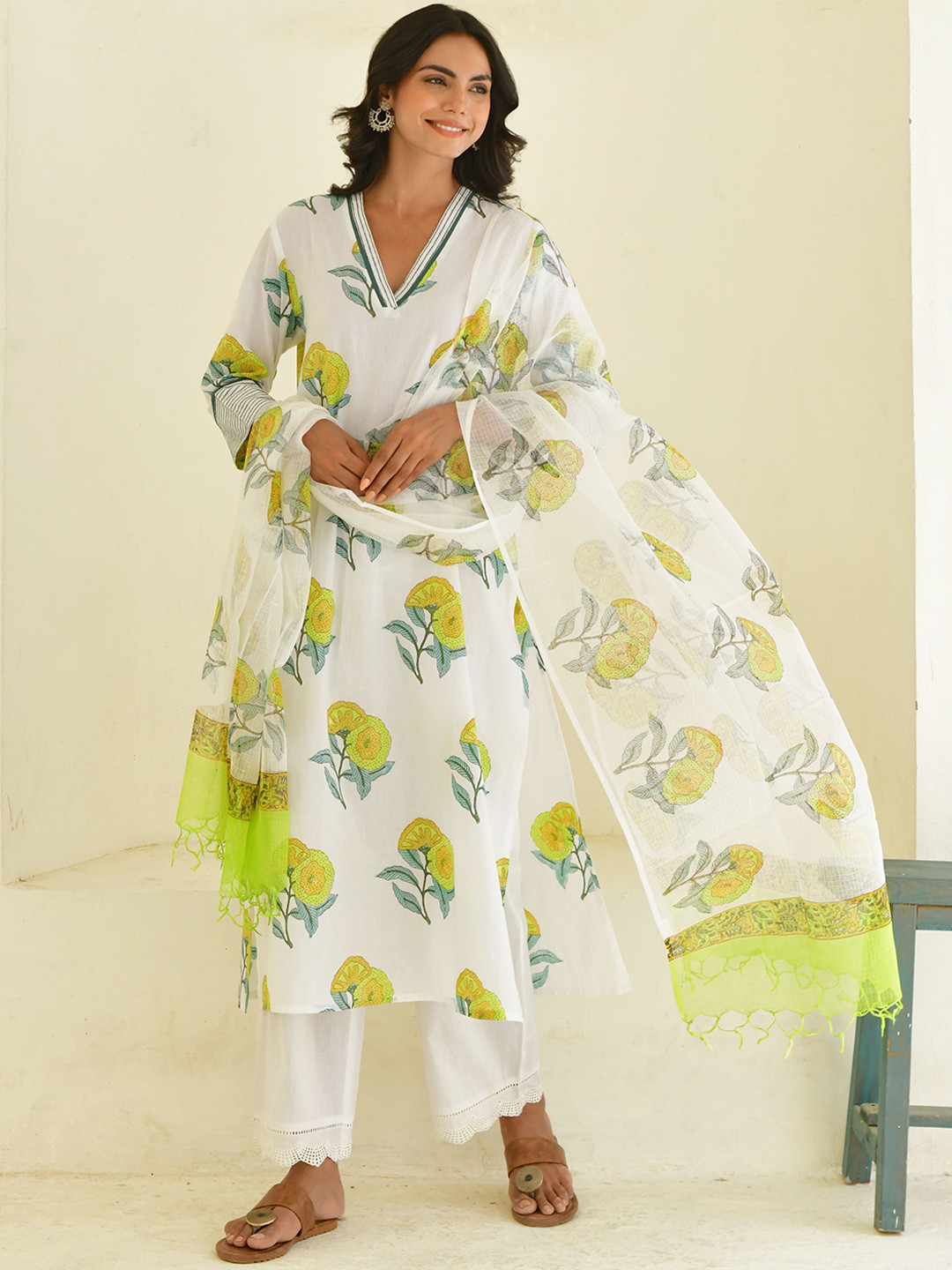 SHILPI HANDICRAFTS Women White Yellow Hand Block Printed Cotton Suit- Set
