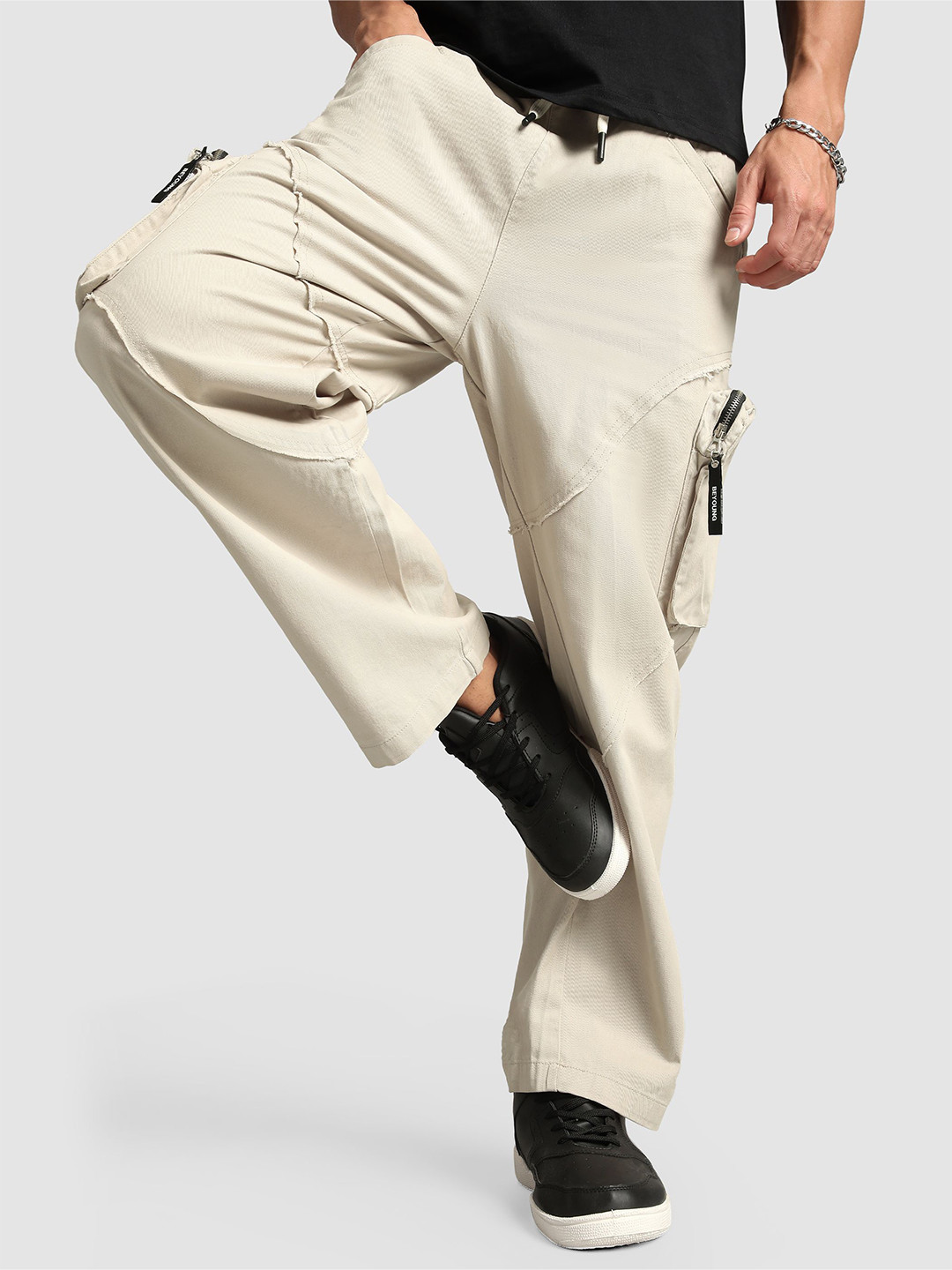 Beyoung Men Relaxed Raw Edge 3D Pocket Cotton Cargo Trouser