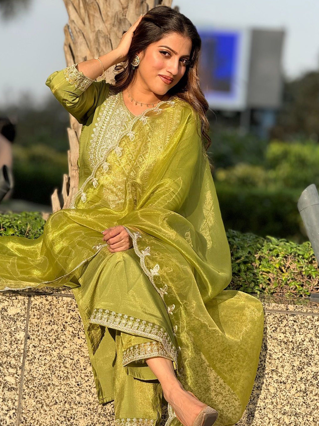 VredeVogel Floral Embroidered Straight Kurta With Trousers & Dupatta