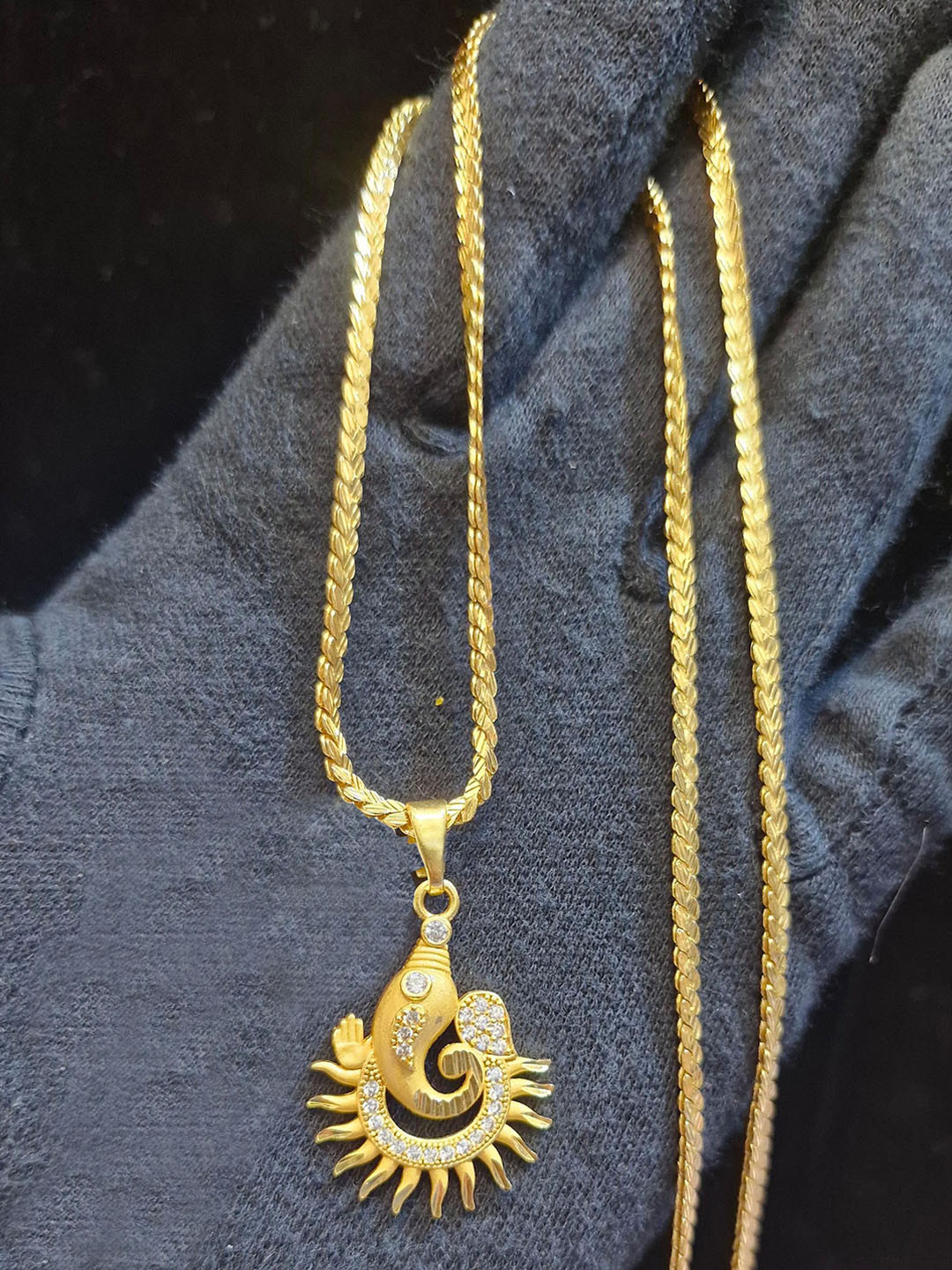 Anshenterpris Gold-Plated Contemporary PendantsWith Chain