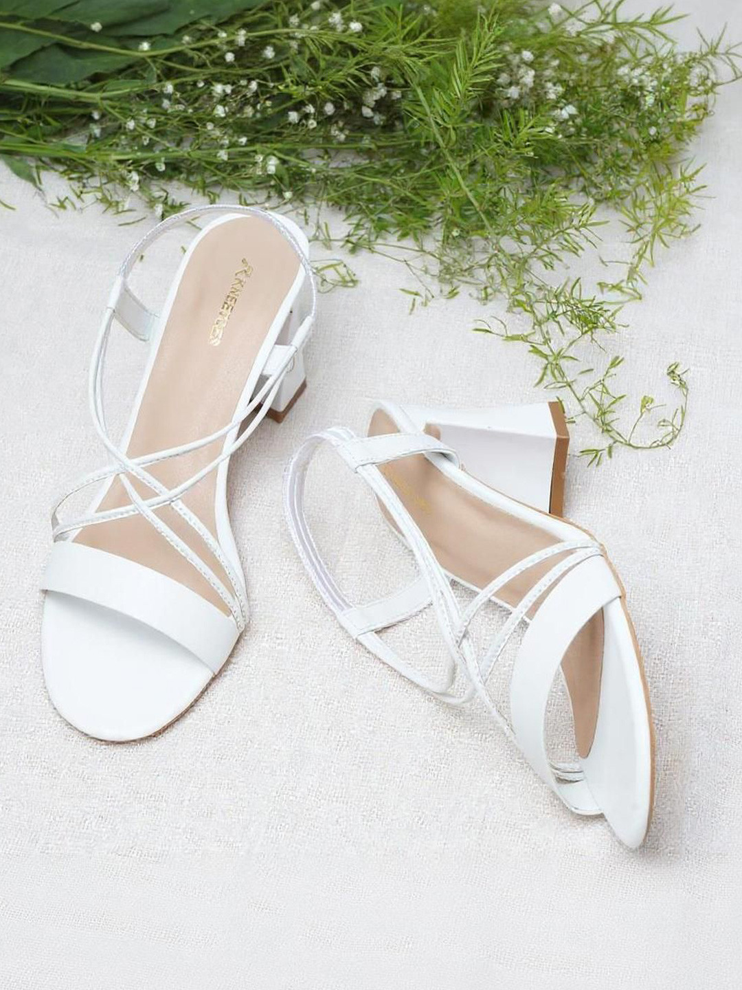Kneetoes Women White Solid Criss-Cross Block Sandals