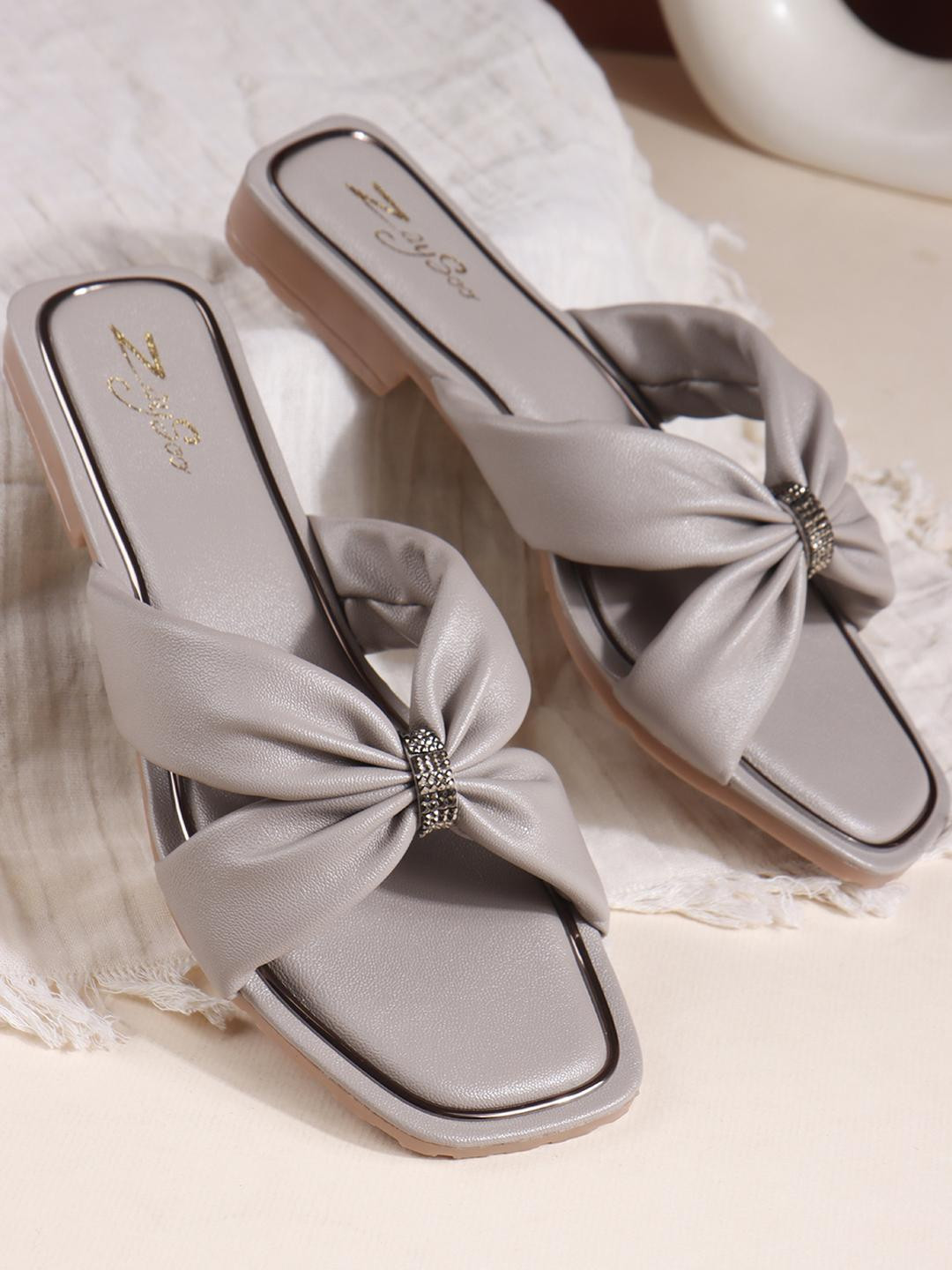 ZAYSOO Women Striped Ethnic Open Toe Flats