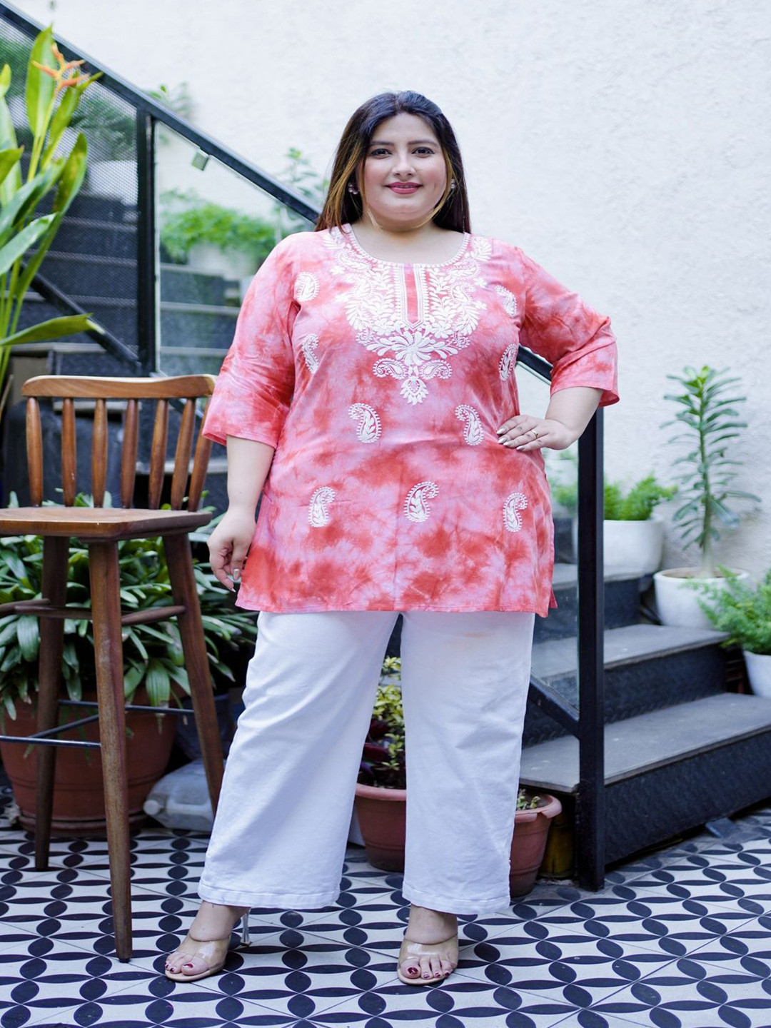 Lee Moda Women Paisley Embroidered Thread Work Kurta