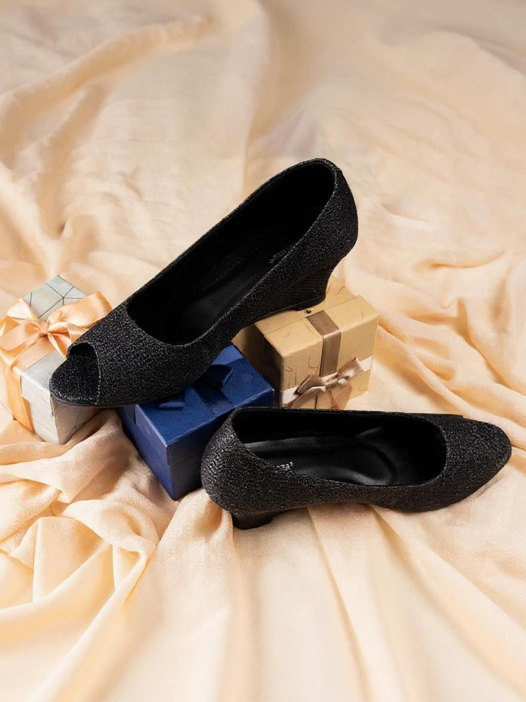 Kneetoes Women Shine Pop Black Wedge Sandals