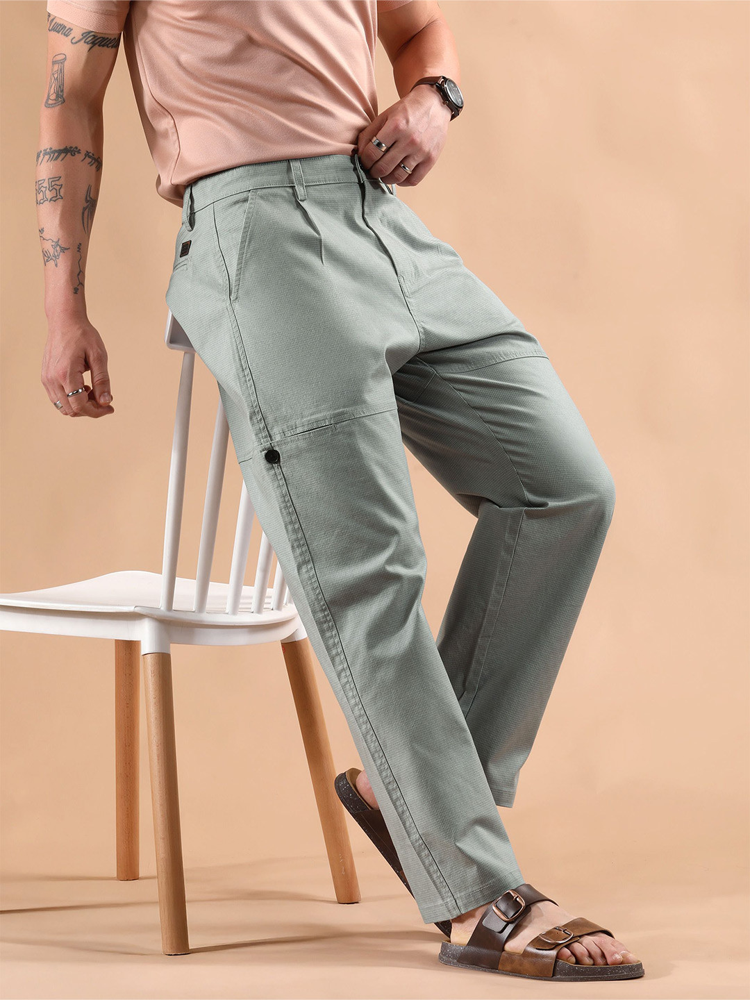Beyoung Men Light Grey Relaxed Straight Leg Houndstooth Cargo Trouser
