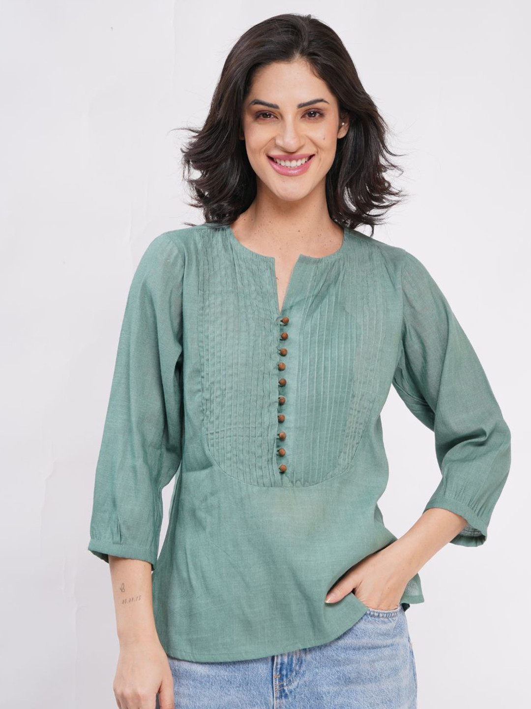 Minimul Mandarin Collar Raah Pintuck Linen Top