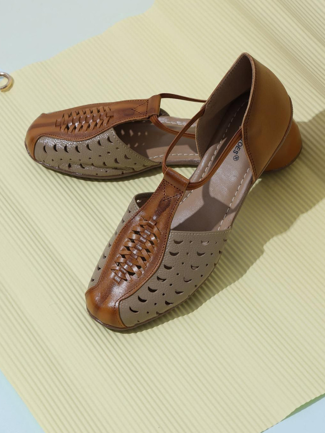 Kneetoes Women Two-tone Light Brown Closed-Toe Sandals