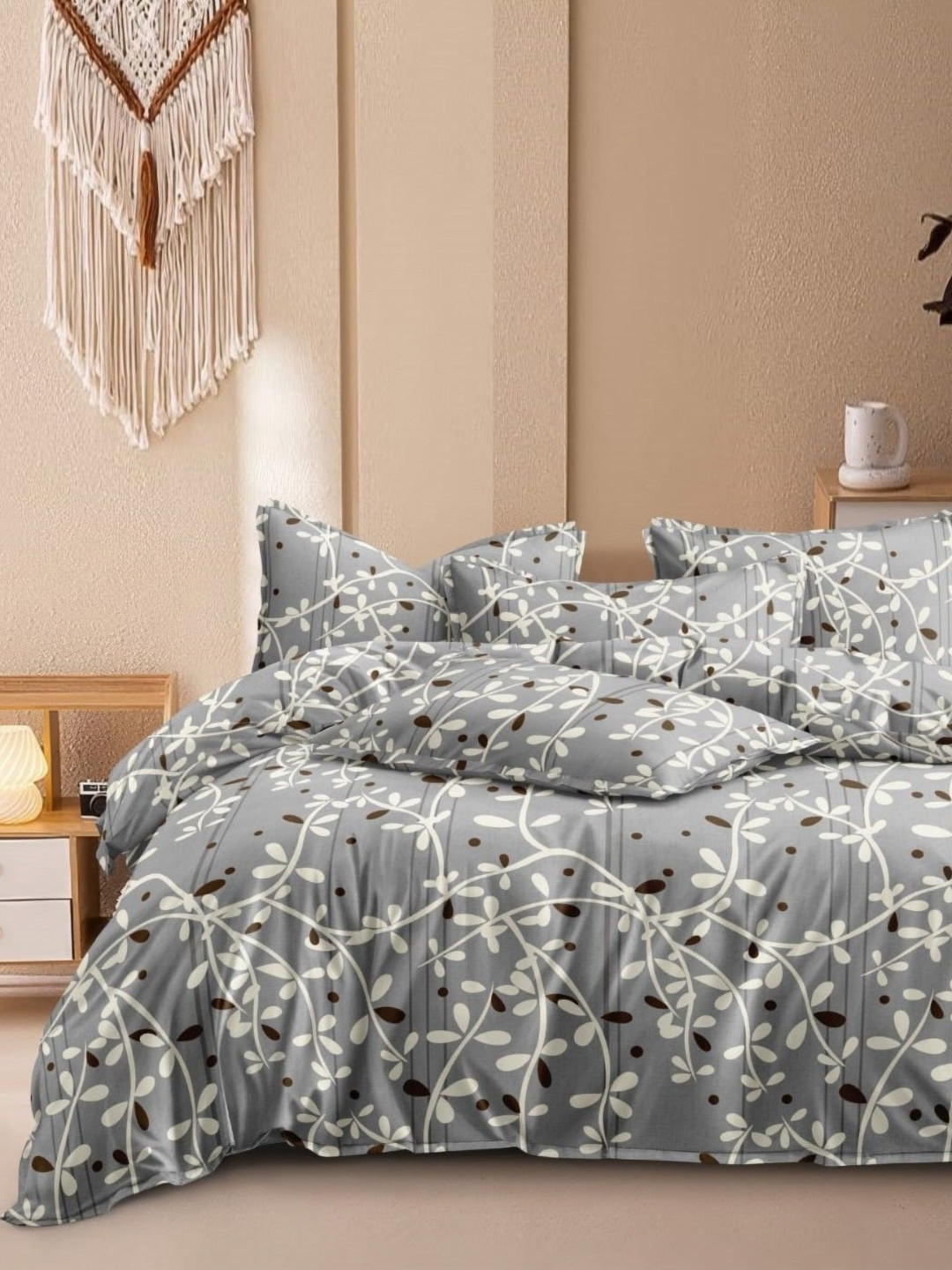 Bajo's Grey & Black Floral 350 TC King Bedsheet with 2 Pillow Covers