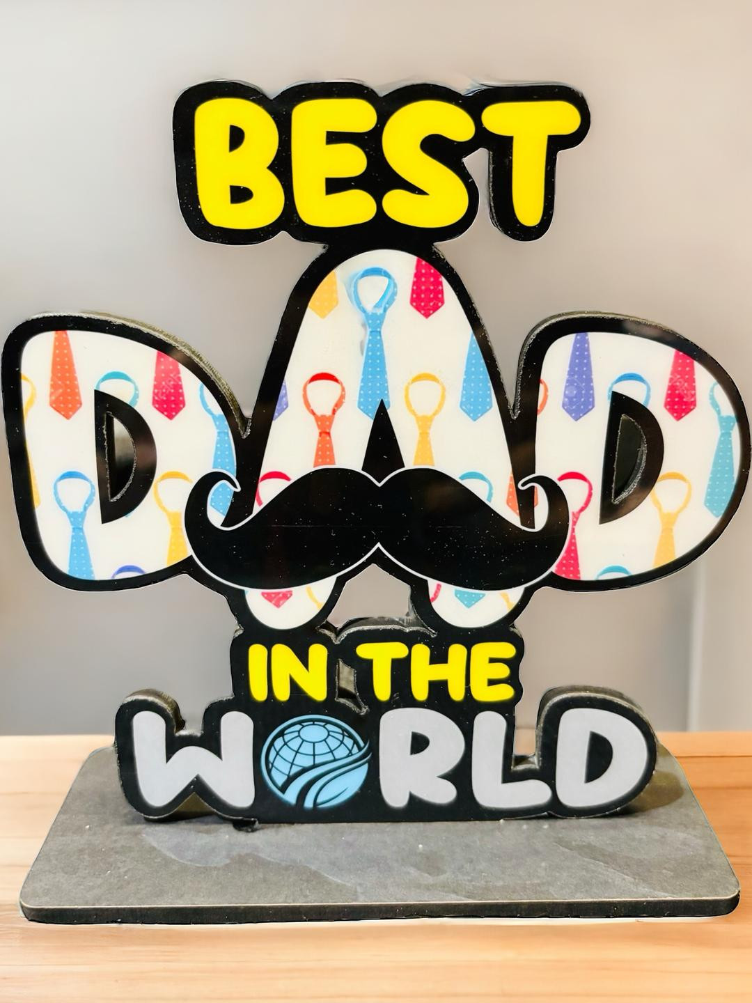 WARMINGO DE Multicoloured table Decor Showpiece Gift For Dad 1PC