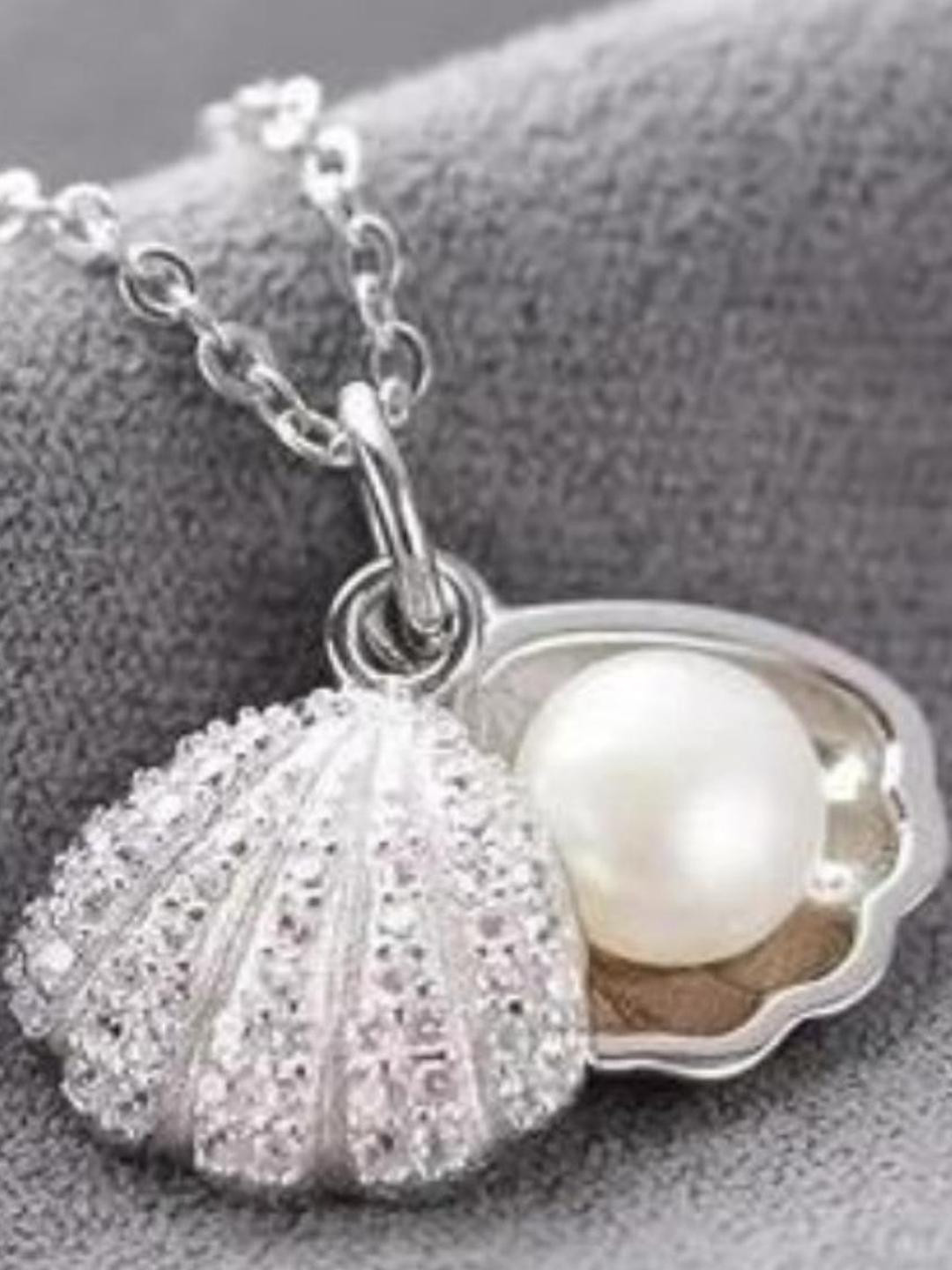 Pranjal Gems Contemporary Pendants with Chains