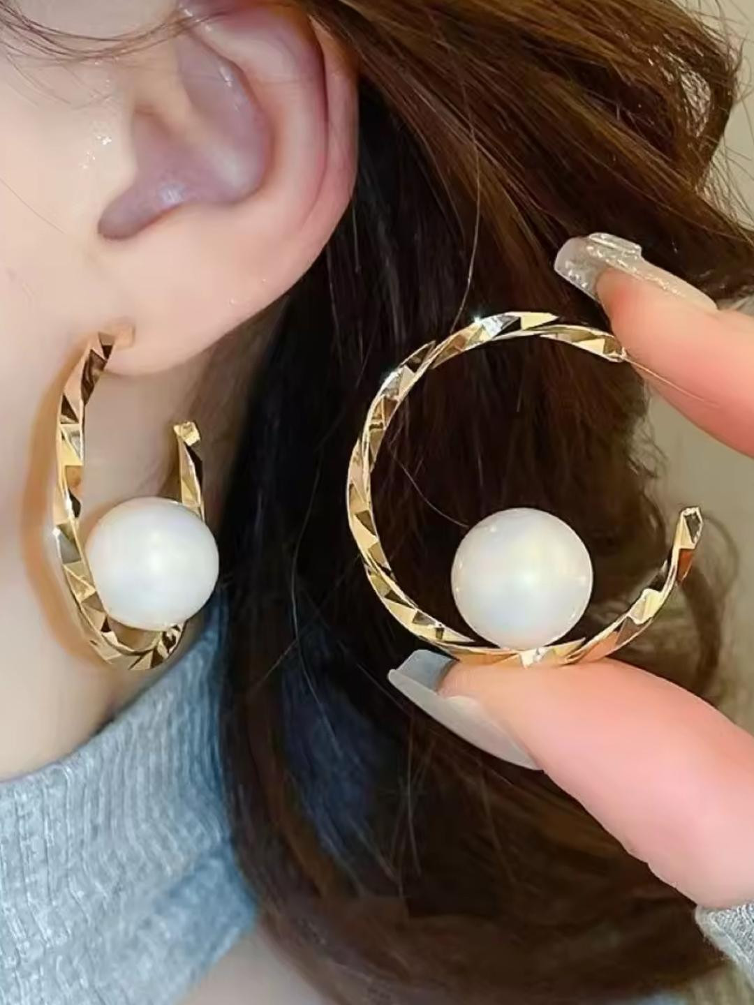 Nitant Circular Half Hoop Earrings & Pearl