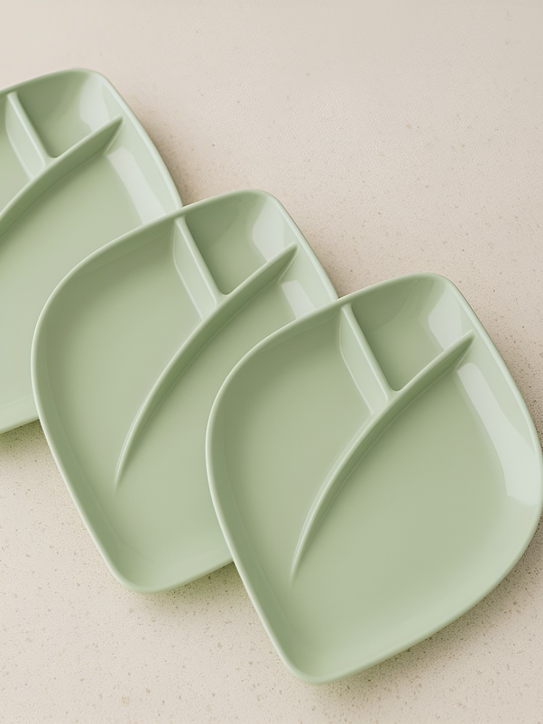 We3 Green 3 Pieces Easy To Clean Leaf Shape Serving Plates