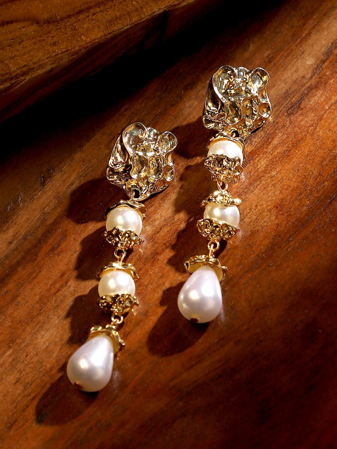 SOHI The Margery Gold-Plated Contemporary Drop Earrings