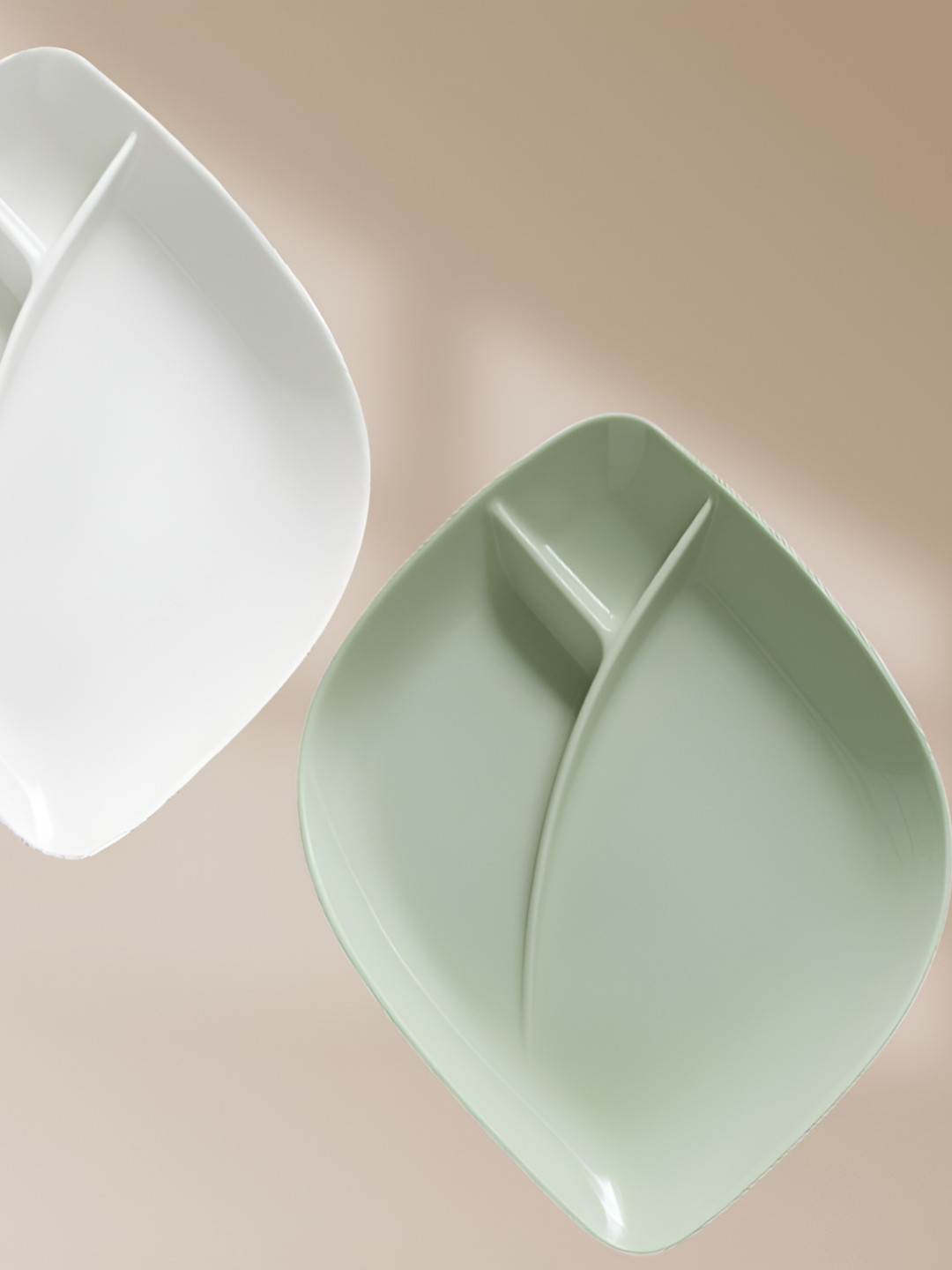 We3 White & Green 2 Pieces Easy To Clean Leaf Shape Serving Plates