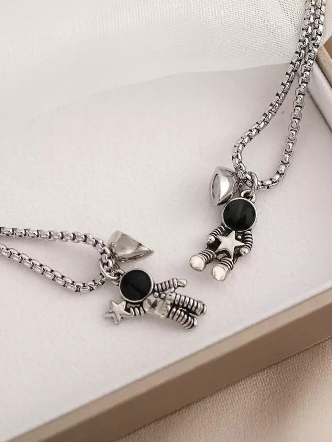 Ringzinnie Set Of 2 Dil & Robot Charm Pendant With Chain