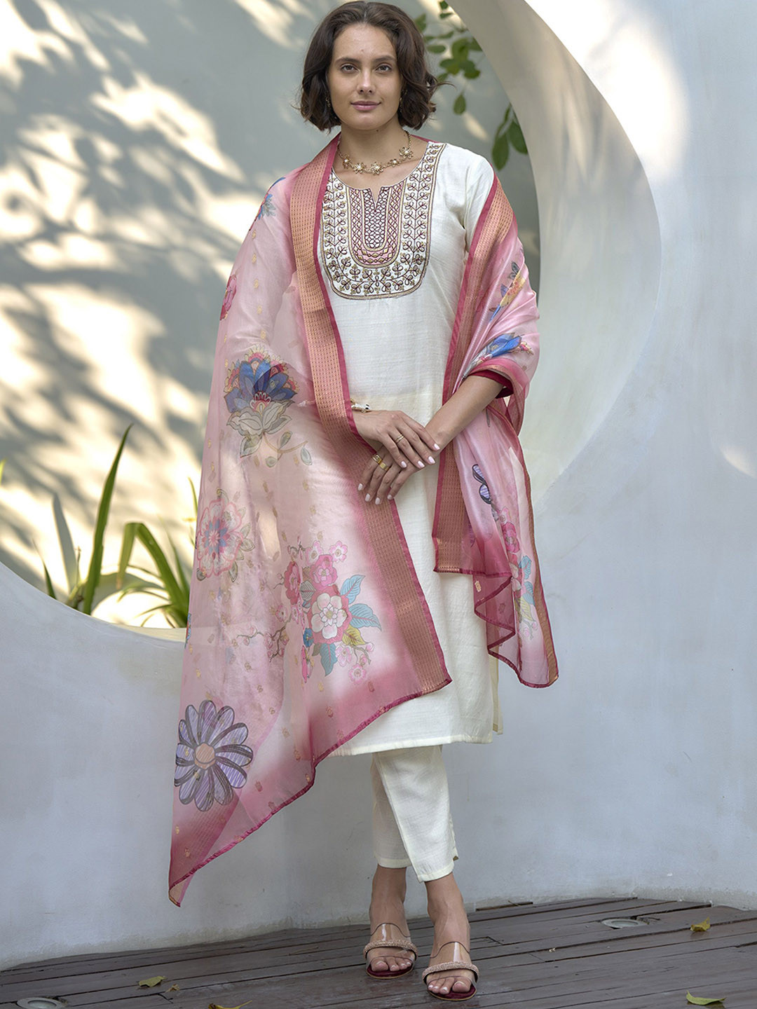 BE IN TEXO FAB Floral Yoke Design Regular Thread Work Kurta With Trousers & Dupatta