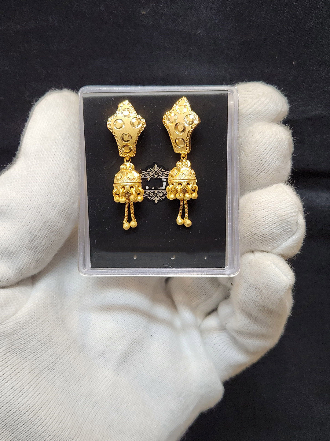 Anshenterpris Gold-Plated Hanging Sui Dhaga Dome Shaped Jhumkas