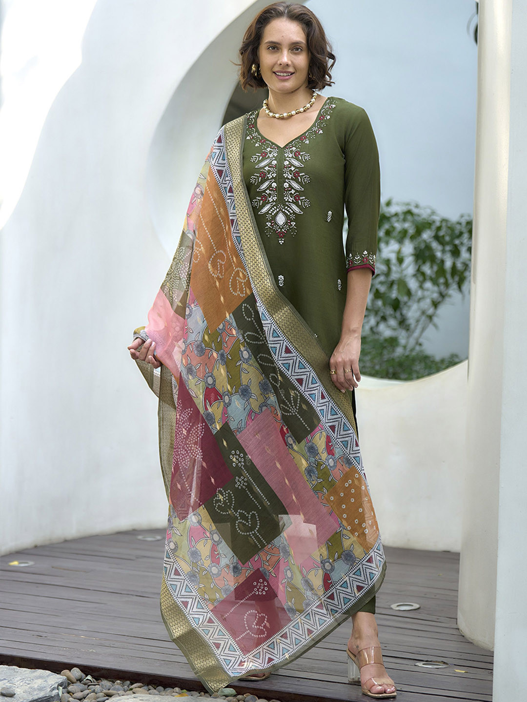BE IN TEXO FAB Ethnic Motifs Embroidered Thread Work Kurta With Trousers & Dupatta