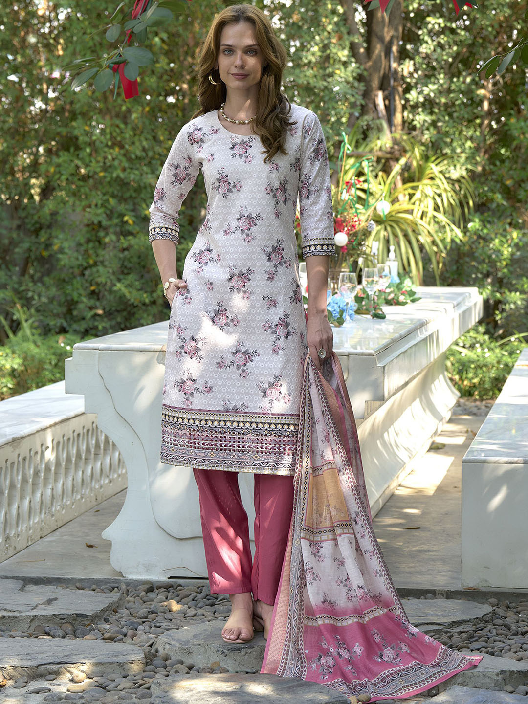 BE IN TEXO FAB Floral Embroidered Thread Work Pure Cotton Kurta With Trousers & Dupatta